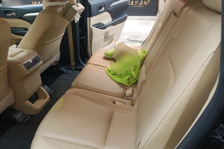 Used Toyota Highlander 2018 2.0T Two-Wheel-Drive Luxury Edition 7 Seats Emission Standard China V Left Rear Seat