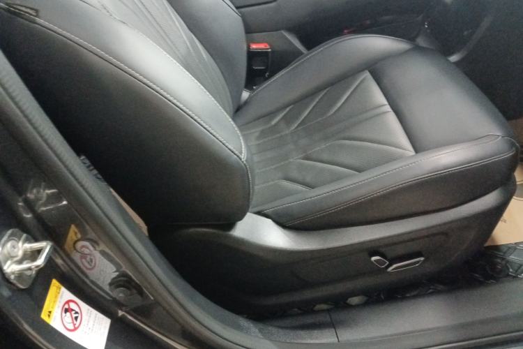 Used Changan UNI-K 2023 2.0T Two-Wheel Drive YueShang Trim
