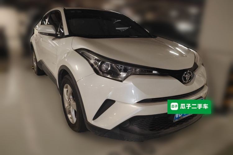 Used Toyota C-HR 2018 2.0L Elite Version China VI Standard Front Right 45 Deg