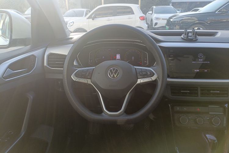 Used Volkswagen Tacqua 2021 200TSI DSG JoyConnect Edition