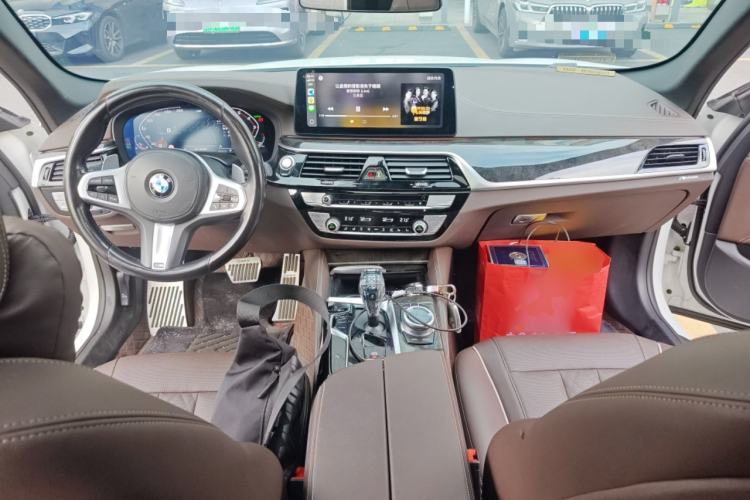 Used BMW 5 Series 2021 Facelifted 530Li Leading Edition M Sport Package Center Console