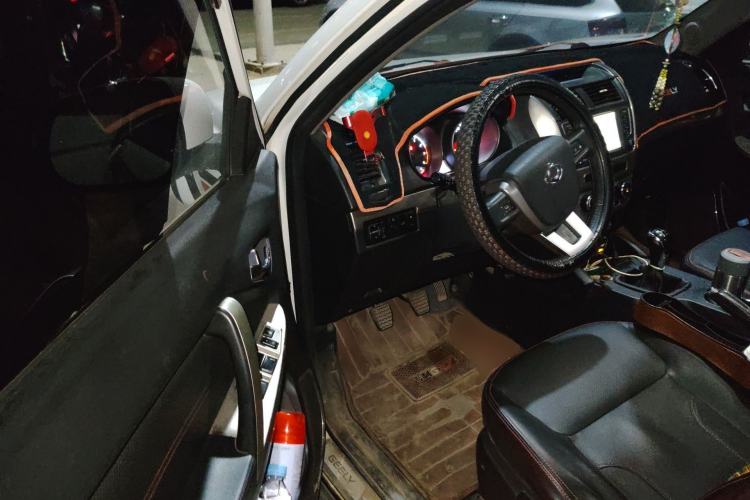 Used Geely Auto GX7 2015 Classic Edition 1.8L Manual Elite Model China V Standard Driver Seat