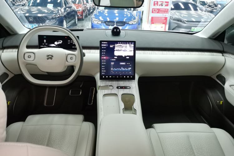 Used Nio ET7 2024 75 kWh Executive Edition Center Console