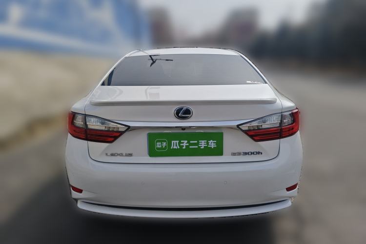 Used Lexus ES 2015 300h Comfort Edition Rear