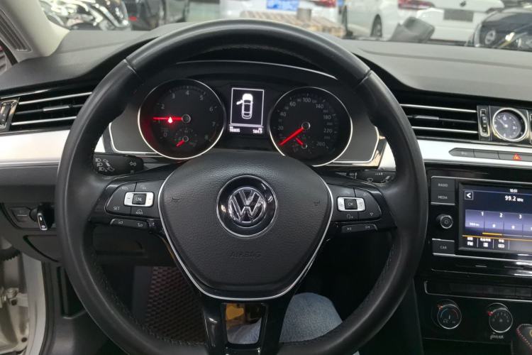 Used Volkswagen Magotan 2018 330TSI DSG Advanced Model Steering Wheel