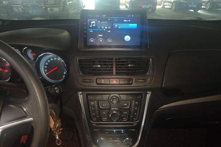 Used Buick Encore 2015 1.4T Automatic Two-Wheel Drive Urban Elite Version Interior 5