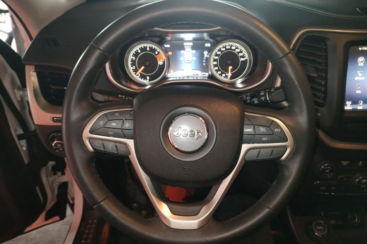 Used Jeep Cherokee 2016 2.4L Professional Smart Version
