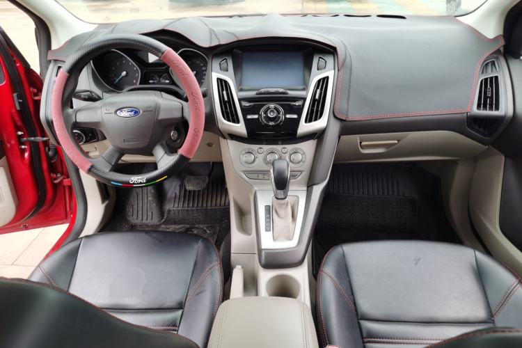 Used Ford Focus 2012 Sedan 1.6L Automatic Comfort Model Center Console