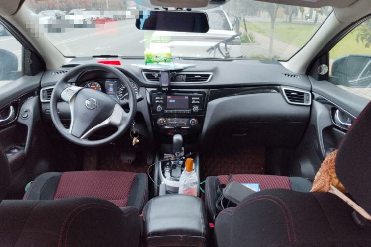 Used Nissan Qashqai 2016 2.0L CVT Elite Edition Center Console