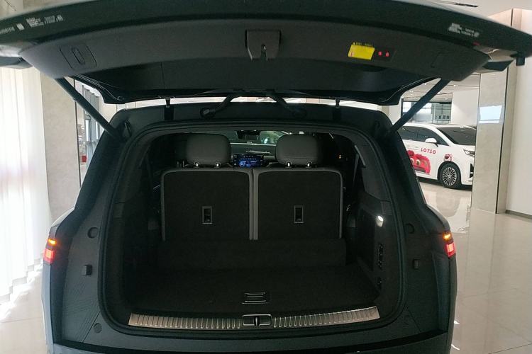 Used Denza N9 2025 Prestige Version Trunk