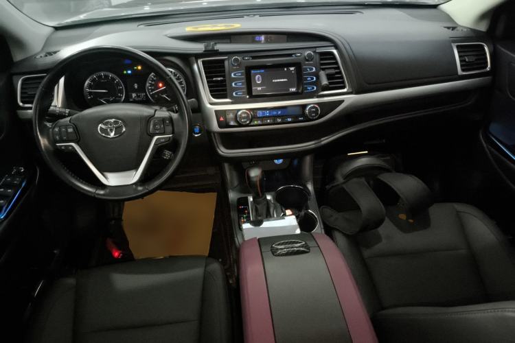 Used Toyota Highlander 2015 2.0T Two-Wheel Drive Luxury Edition 7 Seats Center Console