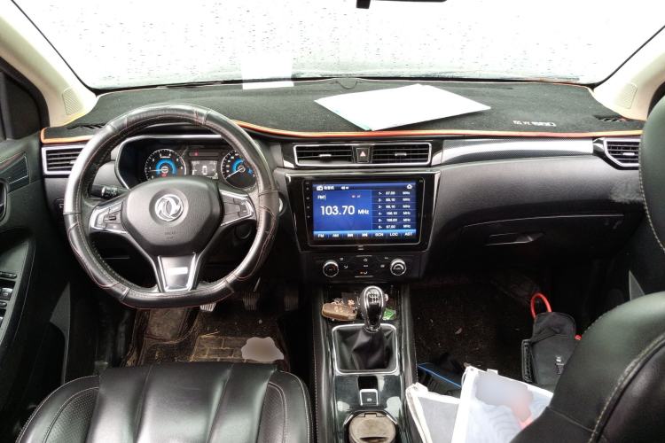 Used Dongfeng Fengon 580 2016 1.5T Manual Luxury Edition Center Console