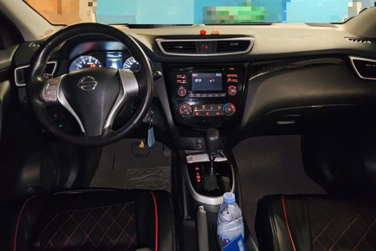 Used Nissan Qashqai 2016 2.0L CVT Elite Edition Center Console