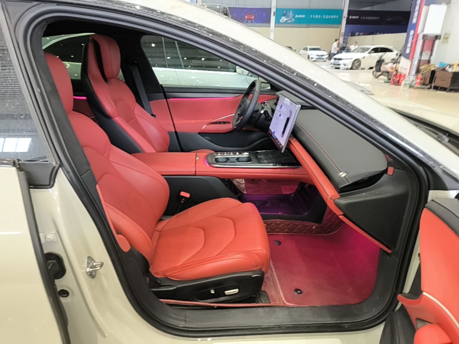 Xiaomi Auto SU7 2024 Four-Wheel Drive Ultra-Long Range Advanced Intelligent Driving Max Edition — снимка 19
