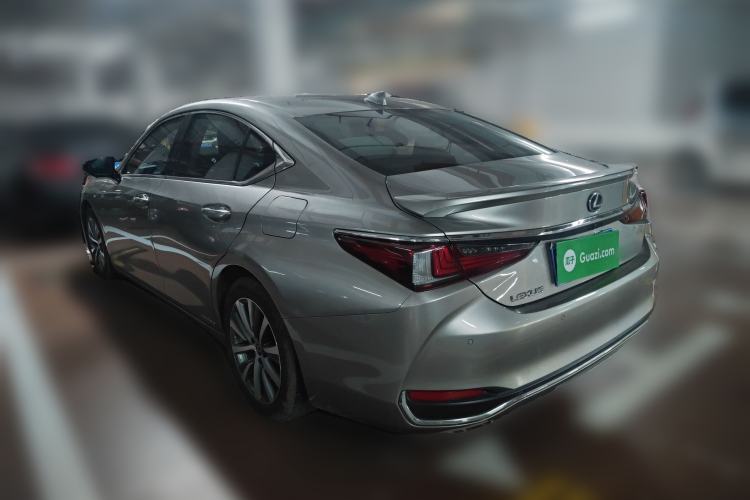 Used Lexus ES 2020 300h Premier Edition Rear Left 45 Deg