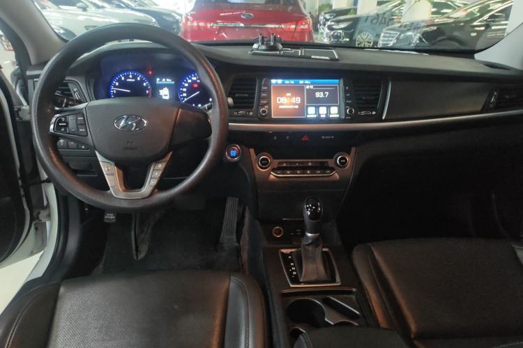 Used Hyundai Mistra 2017 1.8L Automatic Smart GLS China V Standard Center Console