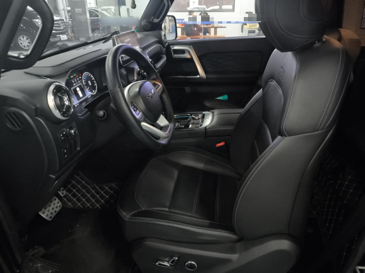 المقاعد الأمامية داخل السيارة