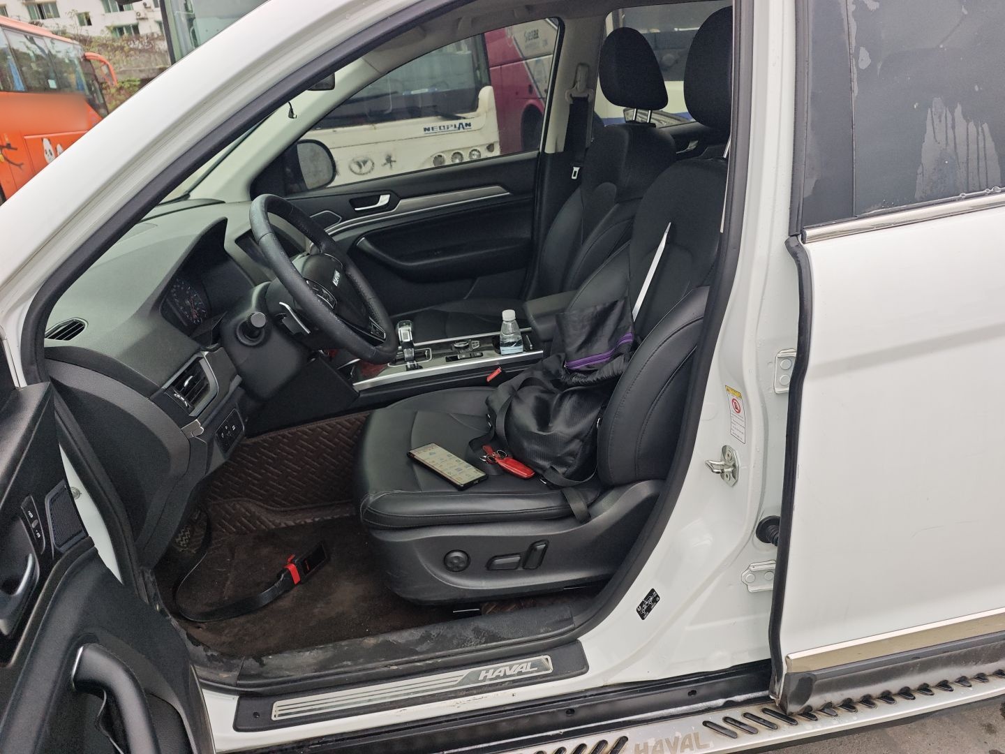 Переднее сиденье в автомобиле