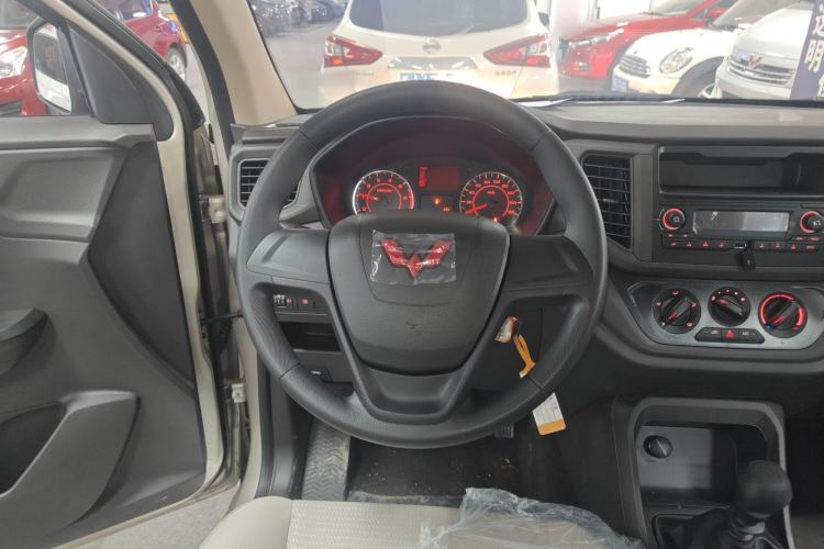 Used Wuling Hongguang V 2022 1.5L Jingqu Version Hydraulic Power Steering LAR