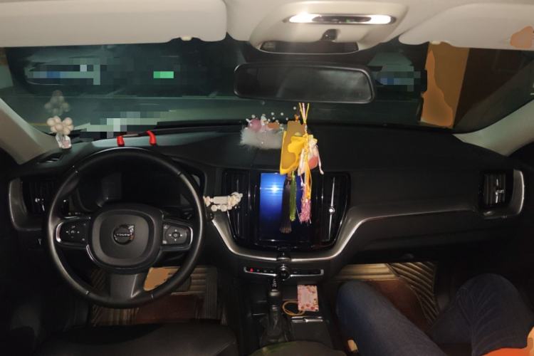 Used Volvo XC60 2019 T5 4x4 Smart Edition China VI Standard Center Console