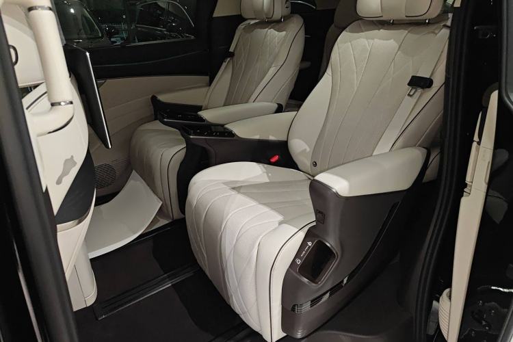 Used Denza D9 2024 DM-i 980 Four-Wheel Drive Flagship Model