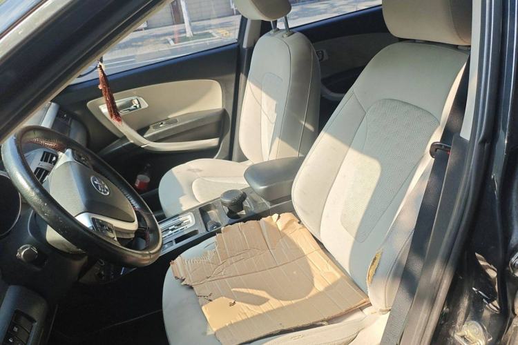 Used Bestune X80 2013 2.0L automatic comfort version
