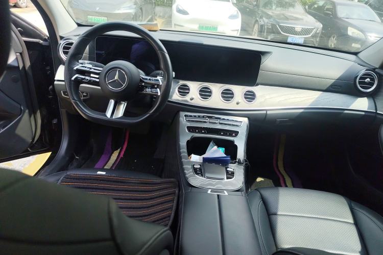Used Mercedes-Benz E-Class 2022 Revised Version E 300 L Sporty and Stylish Edition Center Console