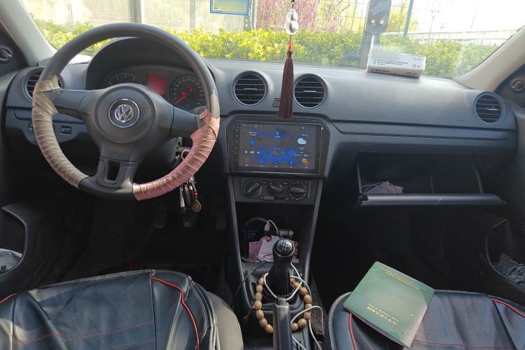 Used Volkswagen Jetta 2013 1.6L Manual Fashion Edition Center Console