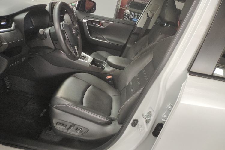 Used Toyota RAV4 2023 2.0L CVT Two-Wheel Drive 20th Anniversary Platinum Edition
