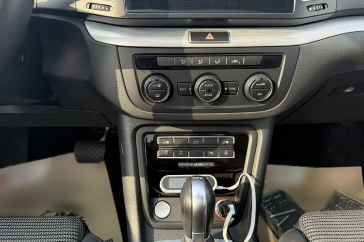 Used Volkswagen Sharan 2018 Revised Version 380TSI Comfort Edition 7-Seater
