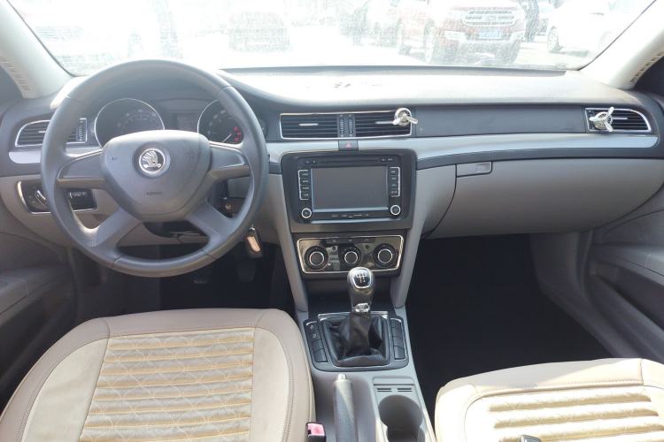 Used Skoda Superb 2013 1.4TSI Manual Shengshi Edition Center Console