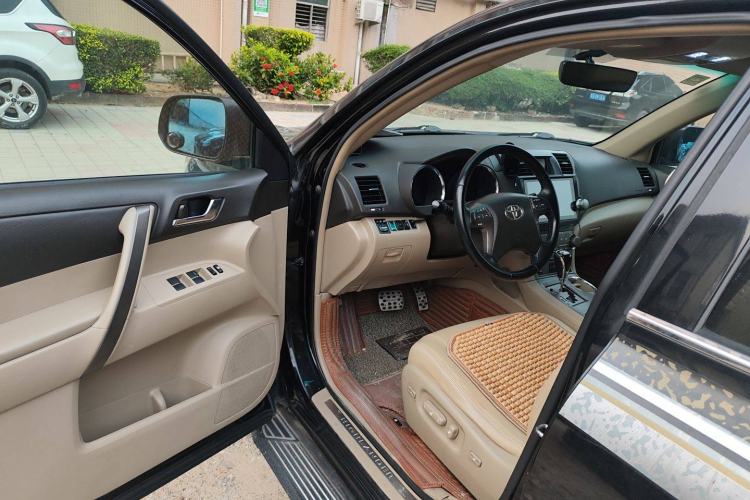 Used Toyota Highlander 2011 2.7L Two-Wheel Drive 7-Seater Luxury Edition
