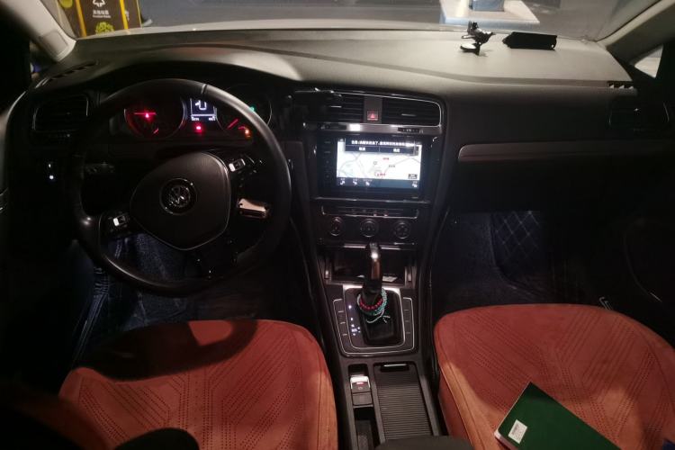 Used Volkswagen Golf 2019 200TSI DSG Comfort & Ambition Edition China VI Standard Center Console