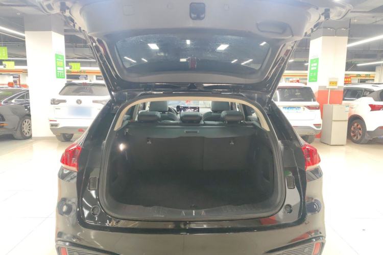 Used Wey VV5 2020 1.5T Two-Wheel Drive Color Pioneer Trunk