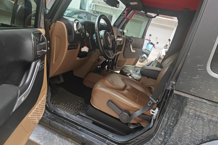 Used Jeep Wrangler 2013 3.6L Rubicon two-door version