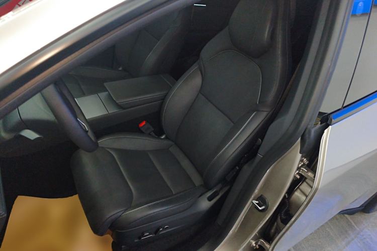 Used Tesla Model Y L 2025 Model Long-Range All-Wheel-Drive Version