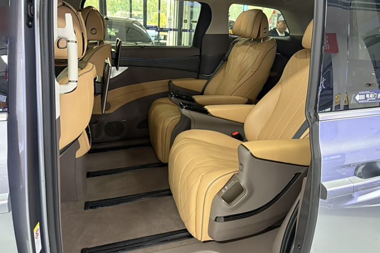 Used Denza D9 2022 DM-i 970 Four-Wheel Drive Flagship Model
