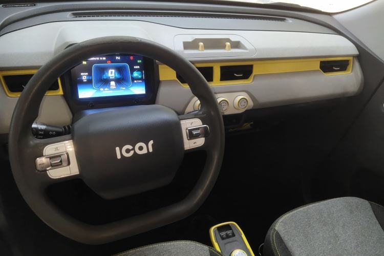 Used Chery QQ Ice Cream 2022 170km Sundae Phosphate Lithium-Ion Center Console