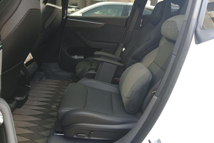 Used Tesla Model Y L 2025 Model Long-Range All-Wheel-Drive Version