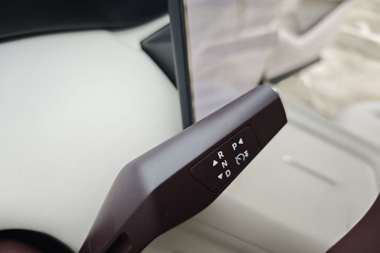 Used Dongfeng Aeolus L8 2025 Model 112KM Dream Edition Gear Lever