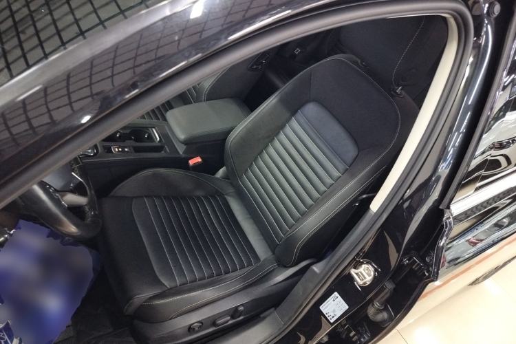 Used Volkswagen Magotan 2020 330TSI DSG Leading Model
