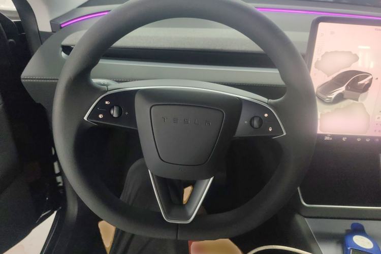 Used Tesla Model Y 2025 Rear-Wheel-Drive Version Steering Wheel