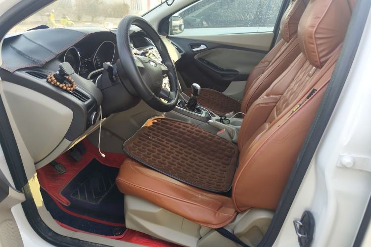 Used Ford Focus 2012 Sedan 1.6L Manual Comfort Model
