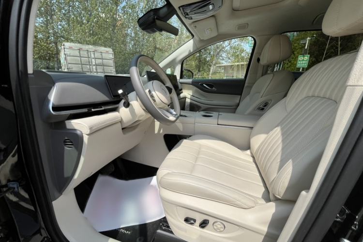 Used VOYAH Dream 2025 PHEV Four-Wheel-Drive Flagship Kunpeng Edition Interior 5