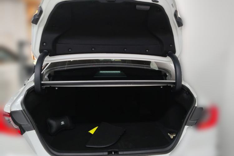 Used Toyota Camry 2024 Dual-Motor 2.0 HGVP Luxury Edition
