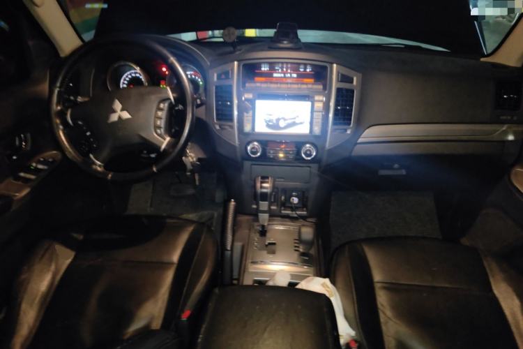 Used Mitsubishi Pajero 2015 3.0L Automatic Luxury Version China IV Standard
