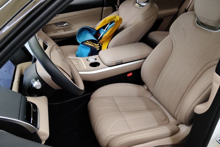 Used XPeng G9 2025 625 Long-Range Max Left Front Seat