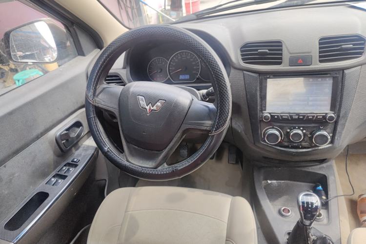 Used Wuling Hongguang 2014 1.5L S Standard Version

