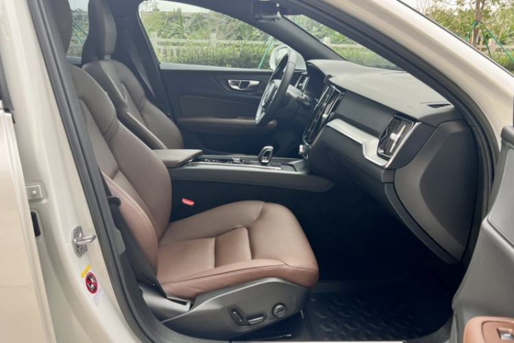 Used Volvo S60 2022 B4 Zhiyi Luxury Edition Interior 2