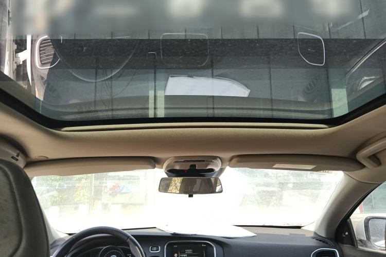 Used Volvo V40 2015 1.6T Zhiya Edition
